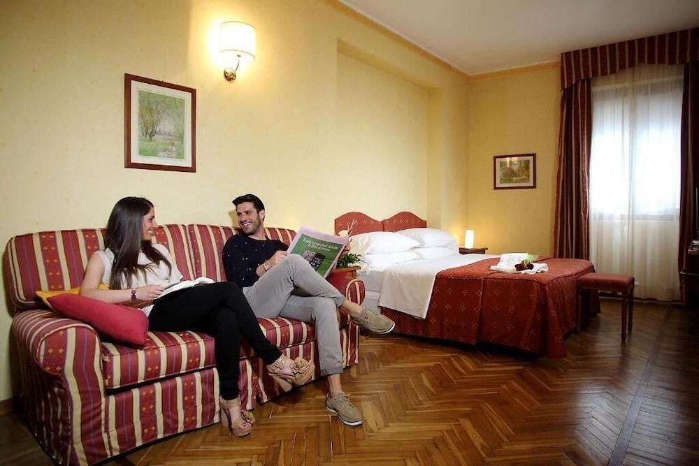 Hotel Cavour Rapallo Exterior photo