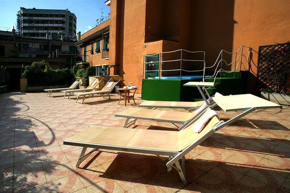 Hotel Cavour Rapallo Exterior photo