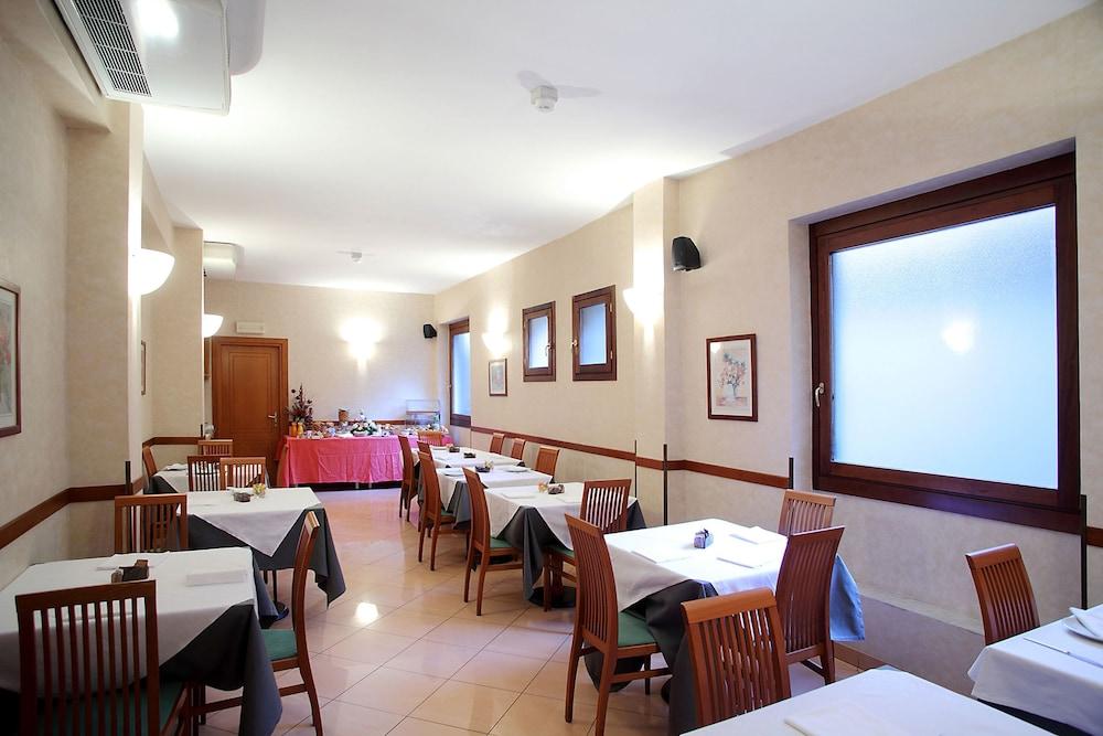 Hotel Cavour Rapallo Exterior photo