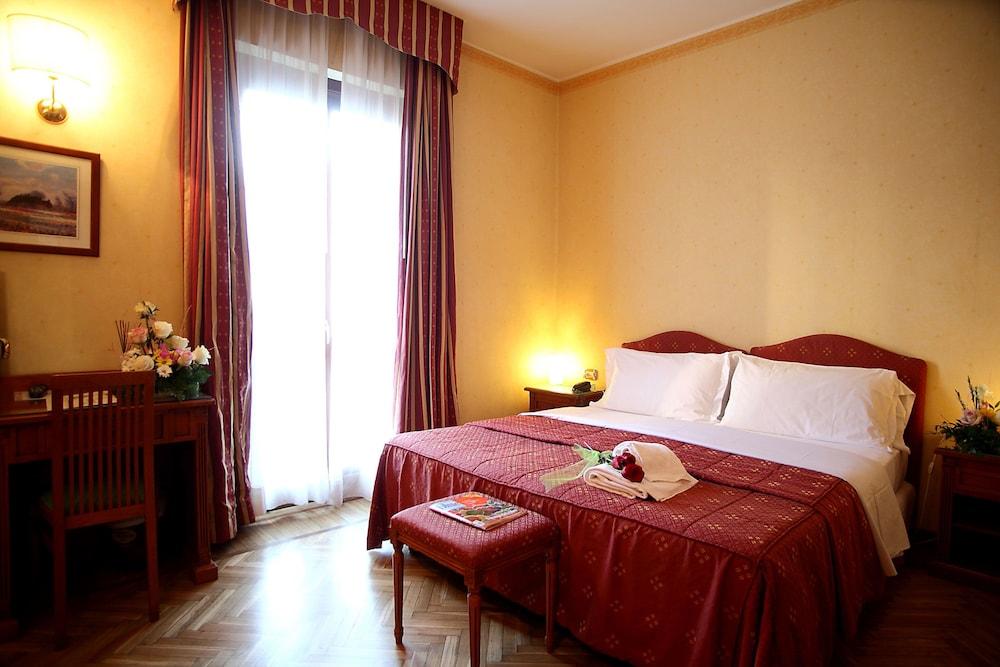 Hotel Cavour Rapallo Exterior photo