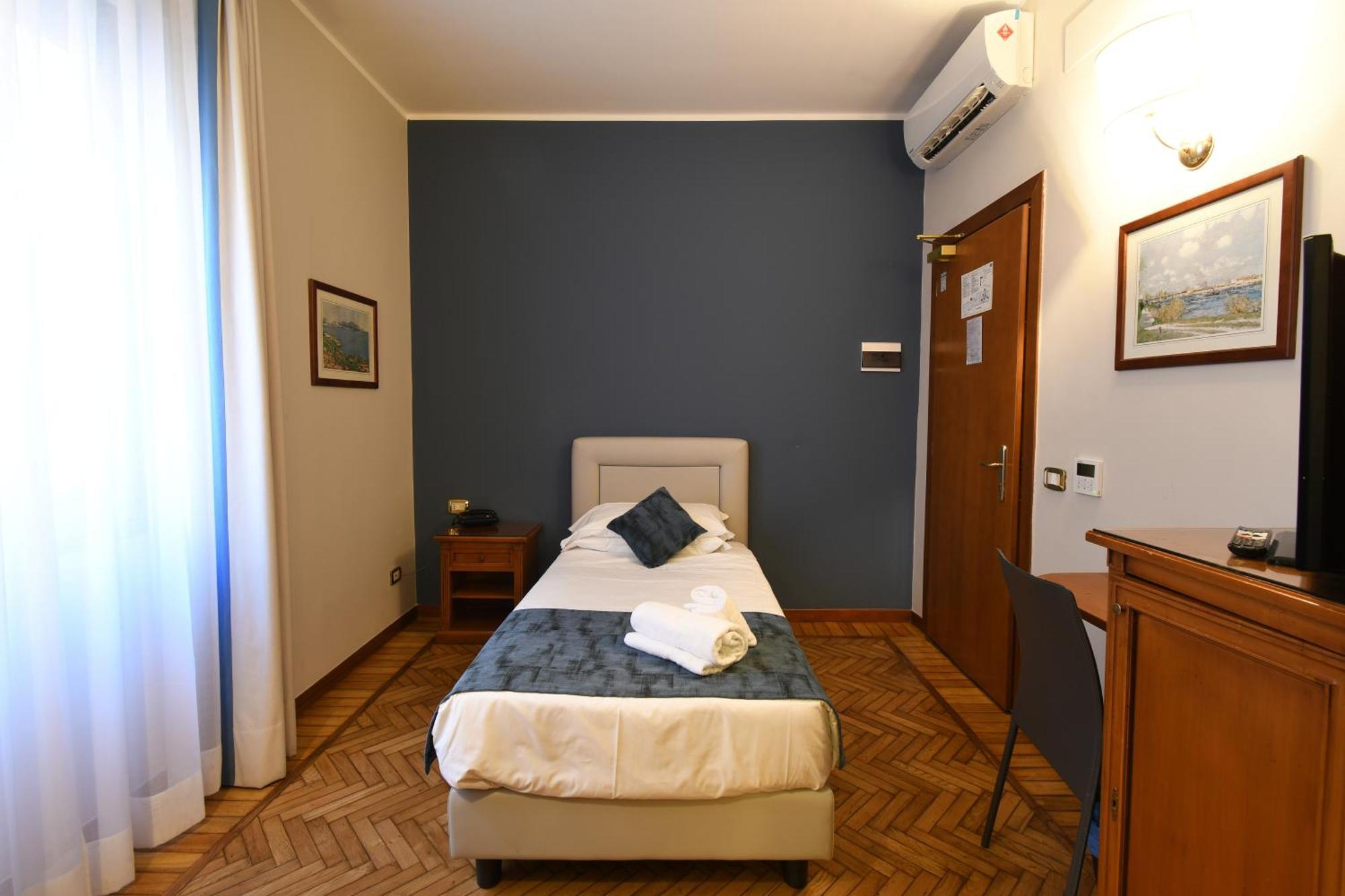 Hotel Cavour Rapallo Exterior photo