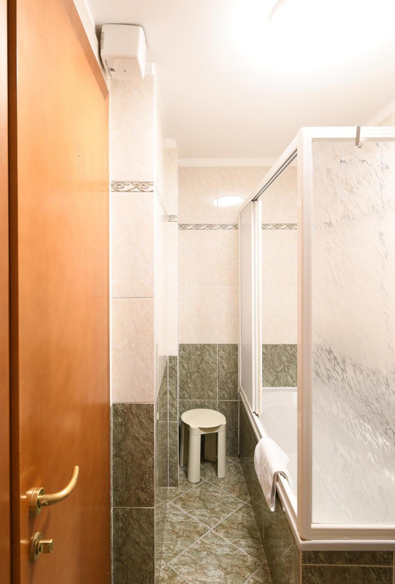 Hotel Cavour Rapallo Exterior photo