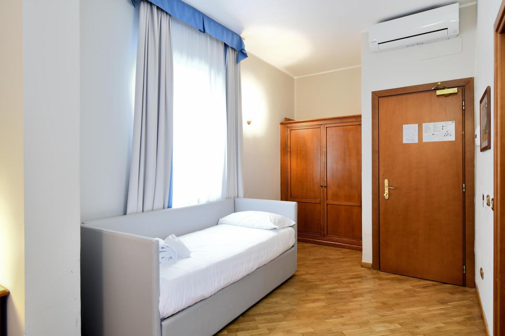 Hotel Cavour Rapallo Exterior photo