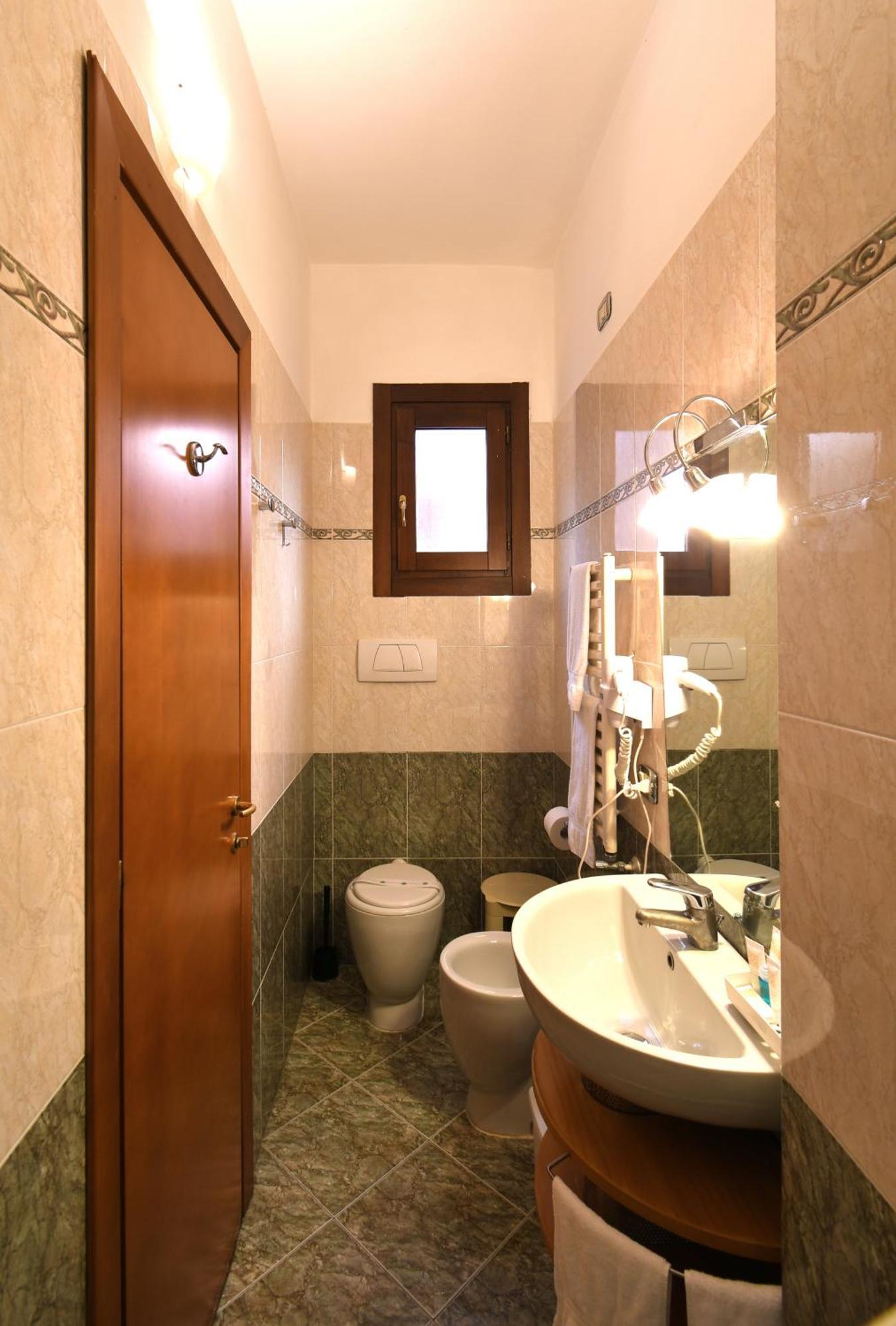 Hotel Cavour Rapallo Exterior photo