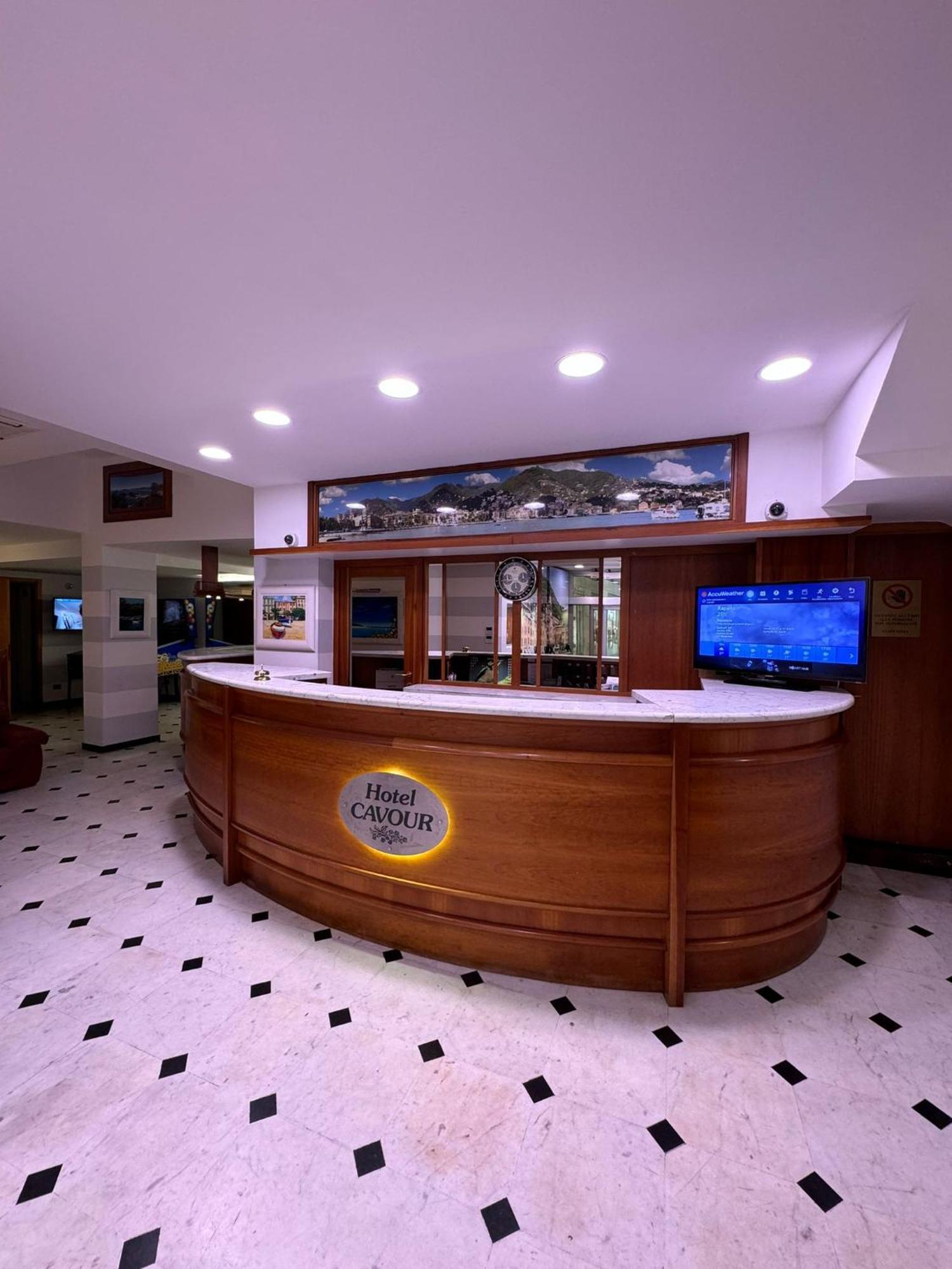 Hotel Cavour Rapallo Exterior photo